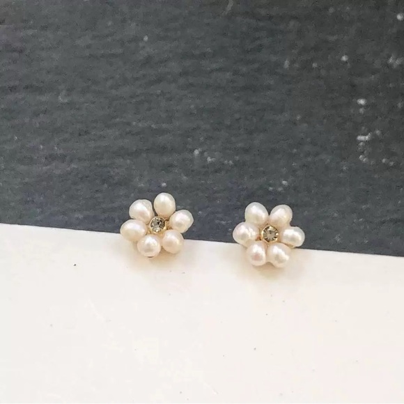 Other Stories Pearl Stud Earrings NWT - Picture 3 of 3